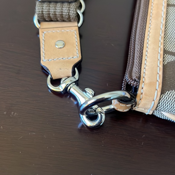 Coach - Picture 3 of 7